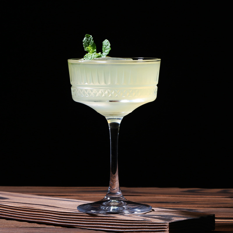 Copa de estilo europeo clásico de boca ancha tallada champán vidrio hogar creativo personalizado bar cóctel de vidrio