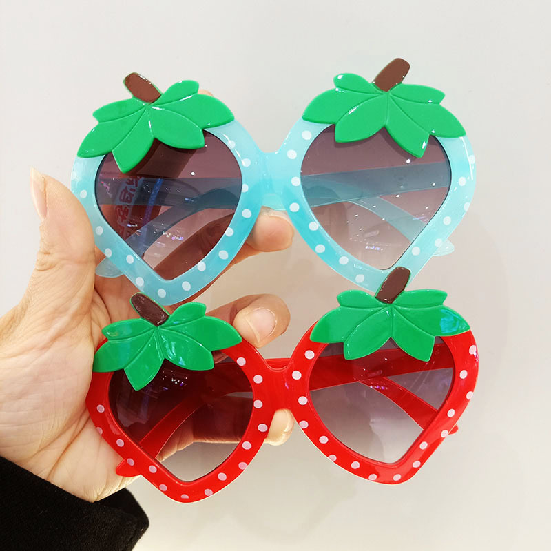 Cartoon Children's Strawberry Decorative Sunglasses display picture 4