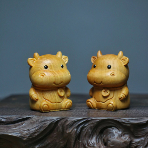 Thuja wood carved small animal handle pieces copper coins calf zodiac cow pendant keychain wooden crafts gifts