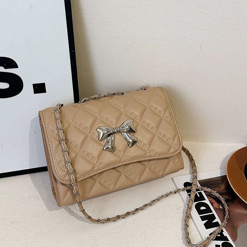 One-shoulder bag, diamond quilt pattern with bow, chain strap, western style