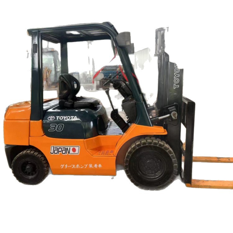 Toyota 2 3 toneladas 5 toneladas carretilla elevadora 90% nuevo 2 sección pórtico con neumáticos sólidos buena condición de soporte de exportación