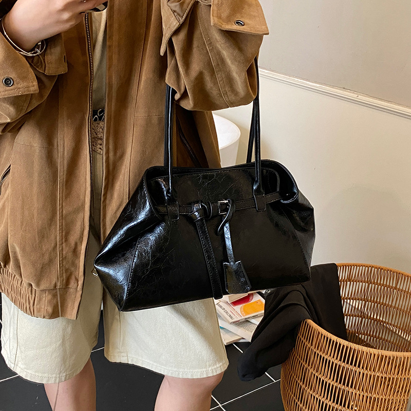 Alta textura retro gran capacidad hombro brazo bolso de mujer 2025 nuevo otoño invierno universal bolso de mano de viaje