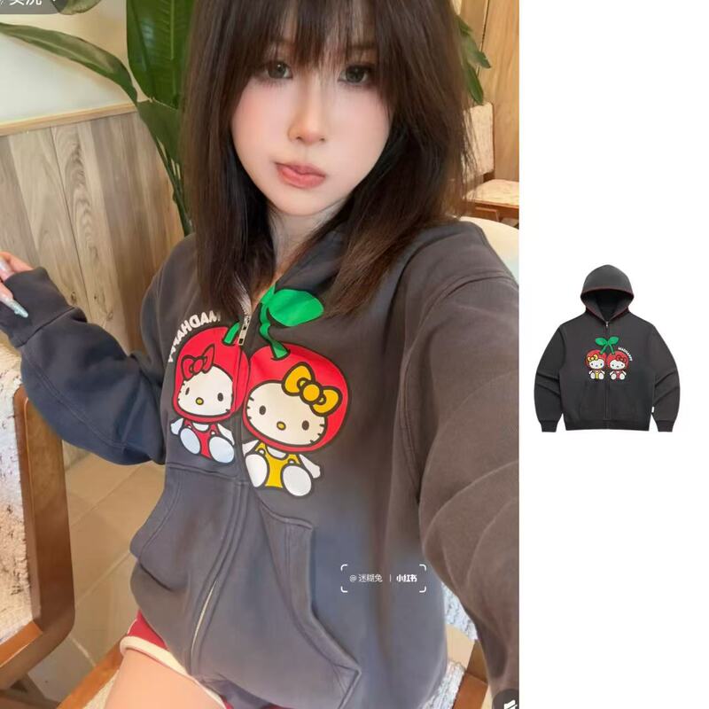 26FW MAD*kitty early autumn new collection: adorable cartoon print, hand-stitched embroidered hood, loose-fitting sweatshirt 26FW MAD*kitty early autumn new collection: adorable cartoon print, hand-stitched embroidered hood, loose-fitting sweatshirt