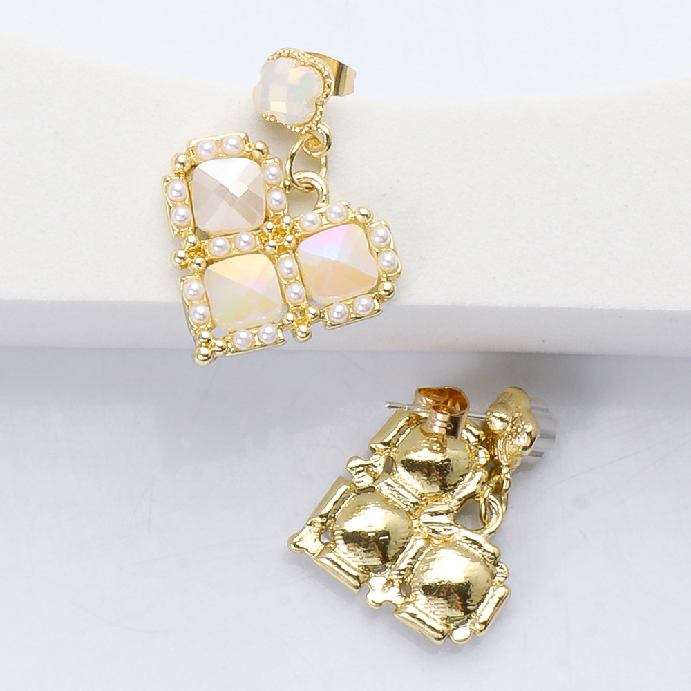 Korean Inlaid Pearl Geometric Heart Earrings display picture 4