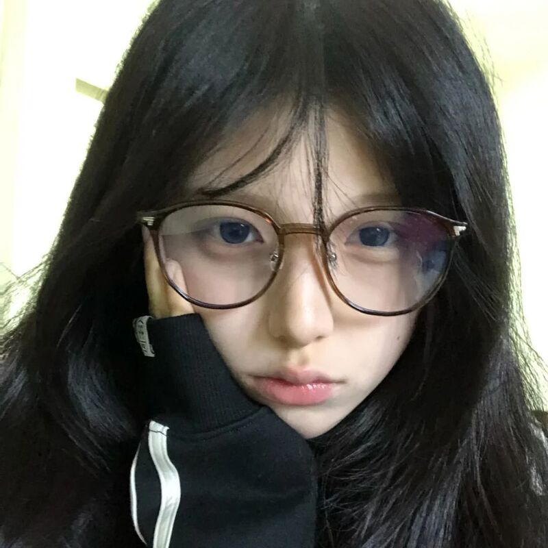 Korean Ultra-Light Myopia Glasses for Women with Square and Round Faces Can Be Equipped with Comfortable Anti-Blue Light and Slimming Look Artifact Mirror Frames Korean Ultra-Light Myopia Glasses for Women with Square and Round Faces Can Be Equipped with Comfortable Anti-Blue Light and Slimming Look Artifact Mirror Frames
