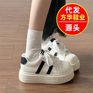 Alto valor visual de verano conchas de cabeza de zapatos deportivos casuales de mujer 2026 ligero correa de boca superficial zapatos de mujer de viento diario