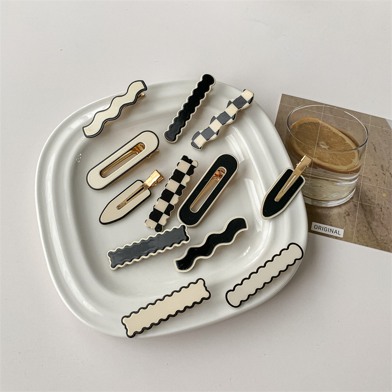 13g Weight Hair Clip Hair Accessories Type 1 Piece Quantity Simple Style Women'S Mouth Checkered PVC Hair Clip
