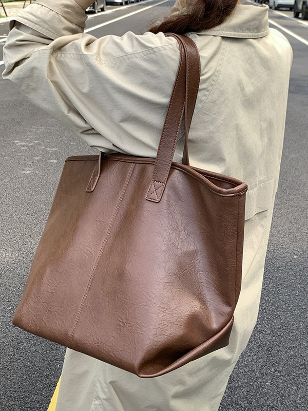 Bolsa de moda retro de gran capacidad para mujeres 2025 nueva simple versátil alta sensación de mochila de viaje diario