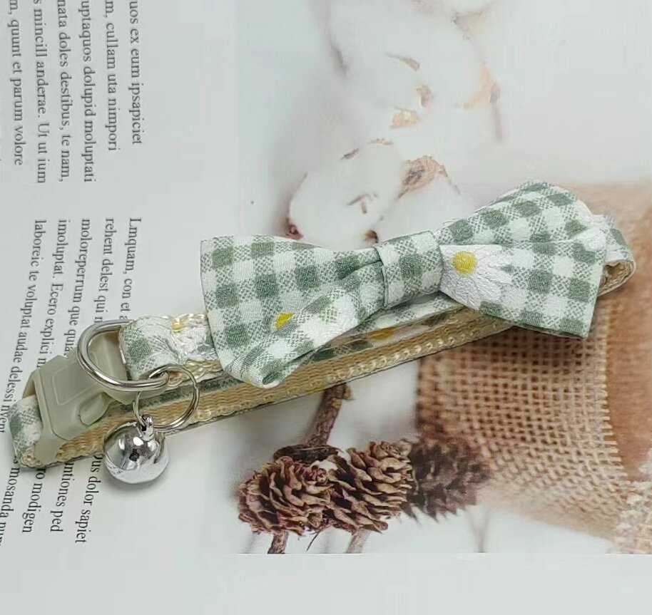 Collar de mascotas pequeño perro cuadrícula pequeña campana de crisantemo collar gato arco nuevo fabricante transfronterizo ahora