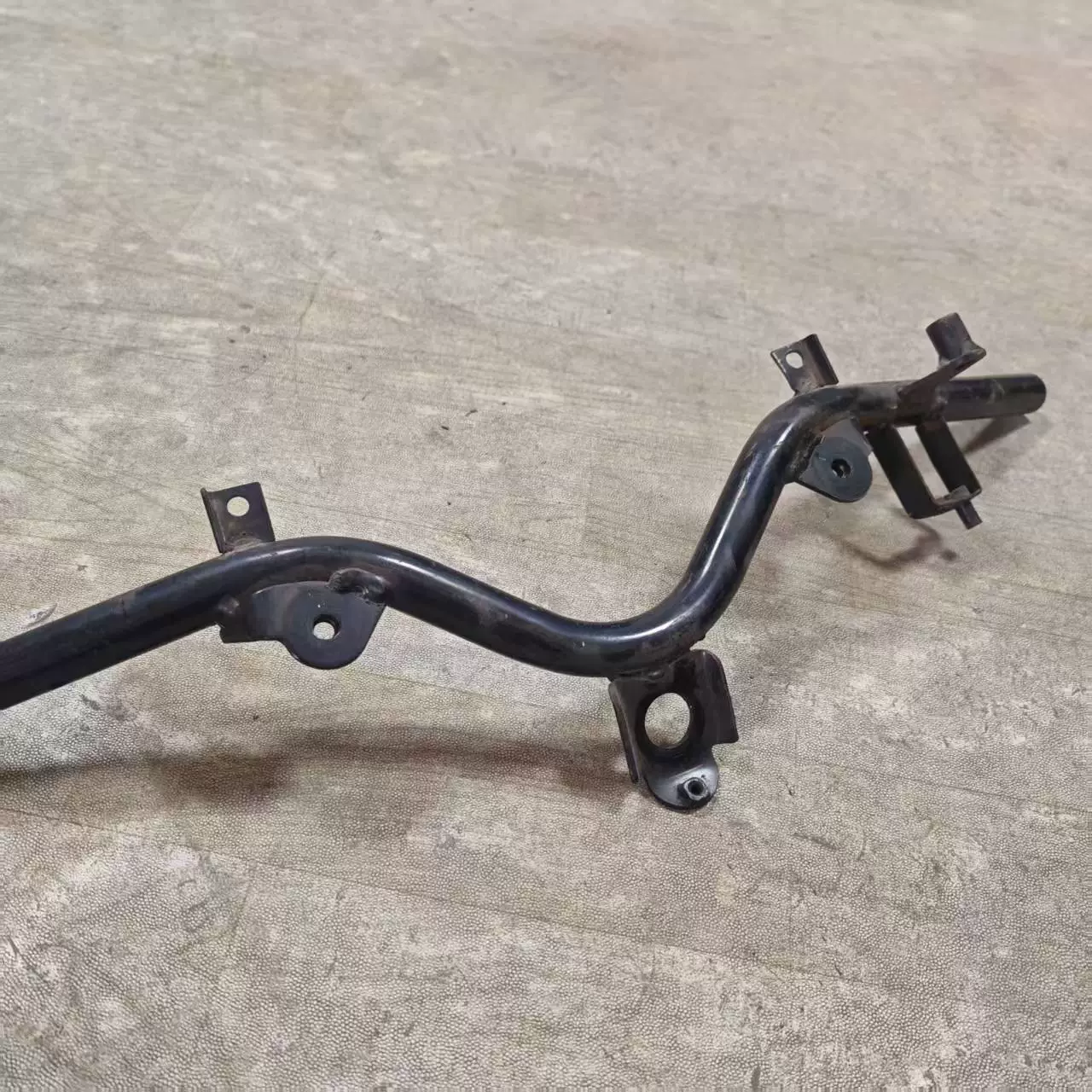 Подходит для рулей Honda 125, рулевых труб, изогнутых рулей, аксессуаров для мотоциклов, модных модификаций мотоциклов.