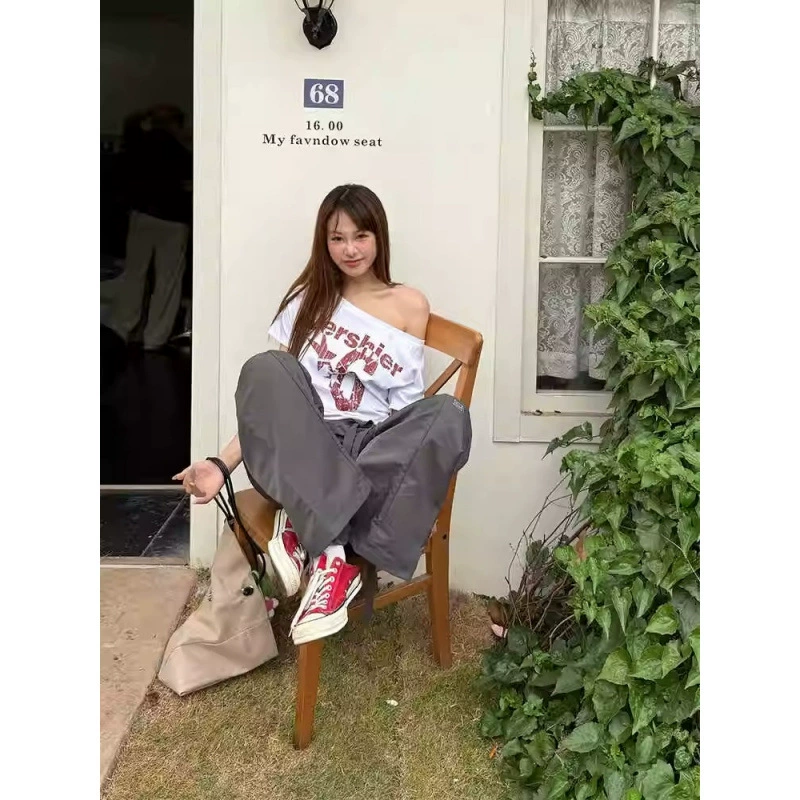 [210 г, 40 шт., тонкий хлопок 1*1] Летняя сексуальная тонкая футболка с короткими рукавами и буквенным принтом на наклонных плечах для женщин