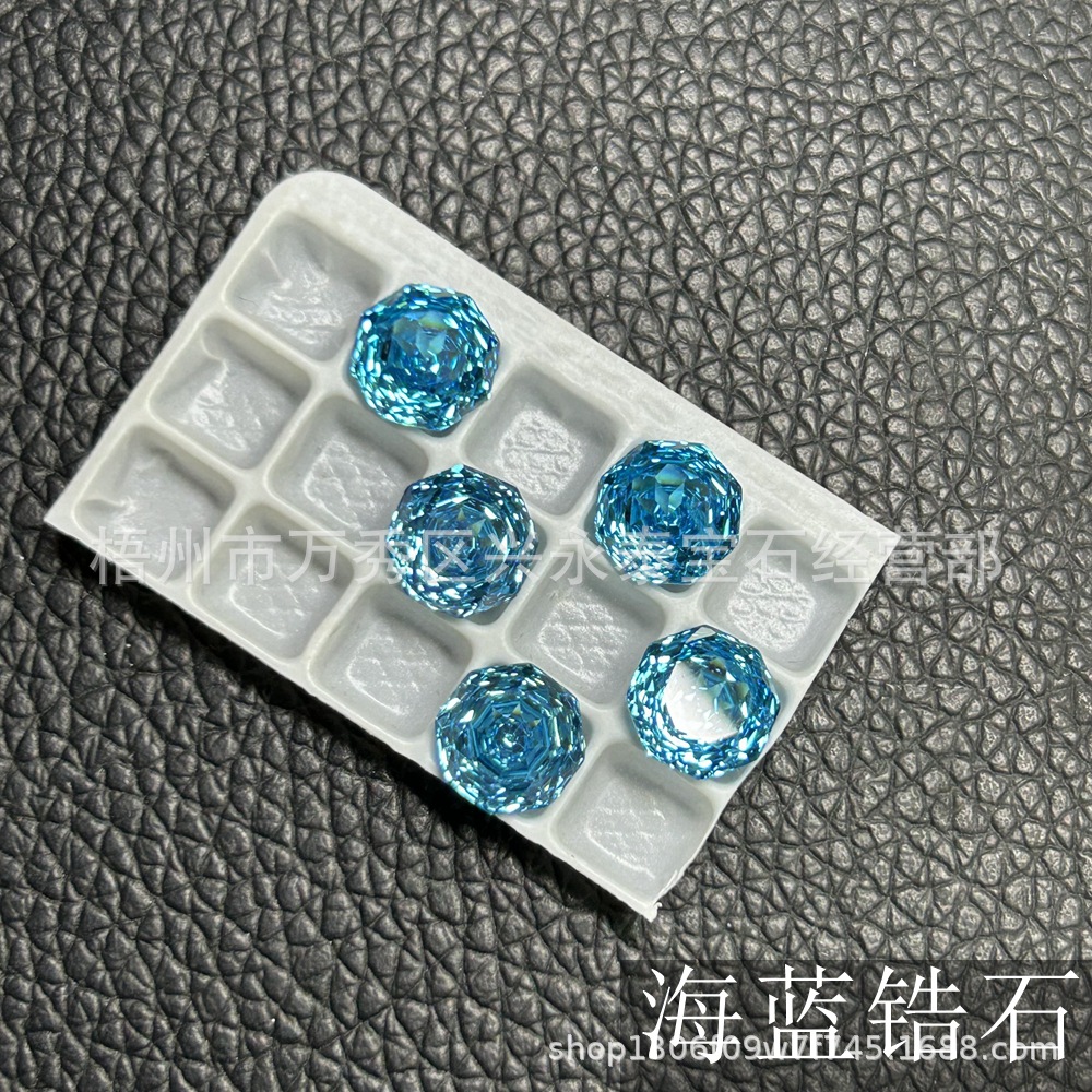 바다색으로 자른 팔면 밀레니엄 장미