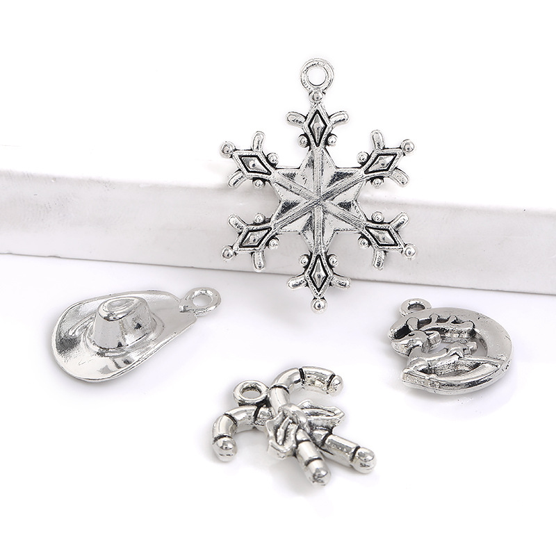 Cross-Border Exclusive Supply of European and American Best-Selling Christmas-Themed Snowflake and Reindeer Pendants, DIY Necklaces, Bracelets, Handicrafts, and Accessories