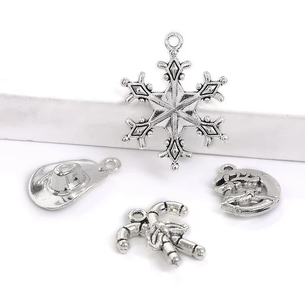 Cross-Border Exclusive Supply of European and American Best-Selling Christmas-Themed Snowflake and Reindeer Pendants, DIY Necklaces, Bracelets, Handicrafts, and Accessories