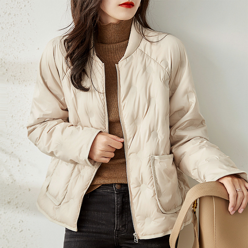 2024年秋冬新款简约时尚显瘦轻薄羽绒服女短款小个子棒球领外套潮