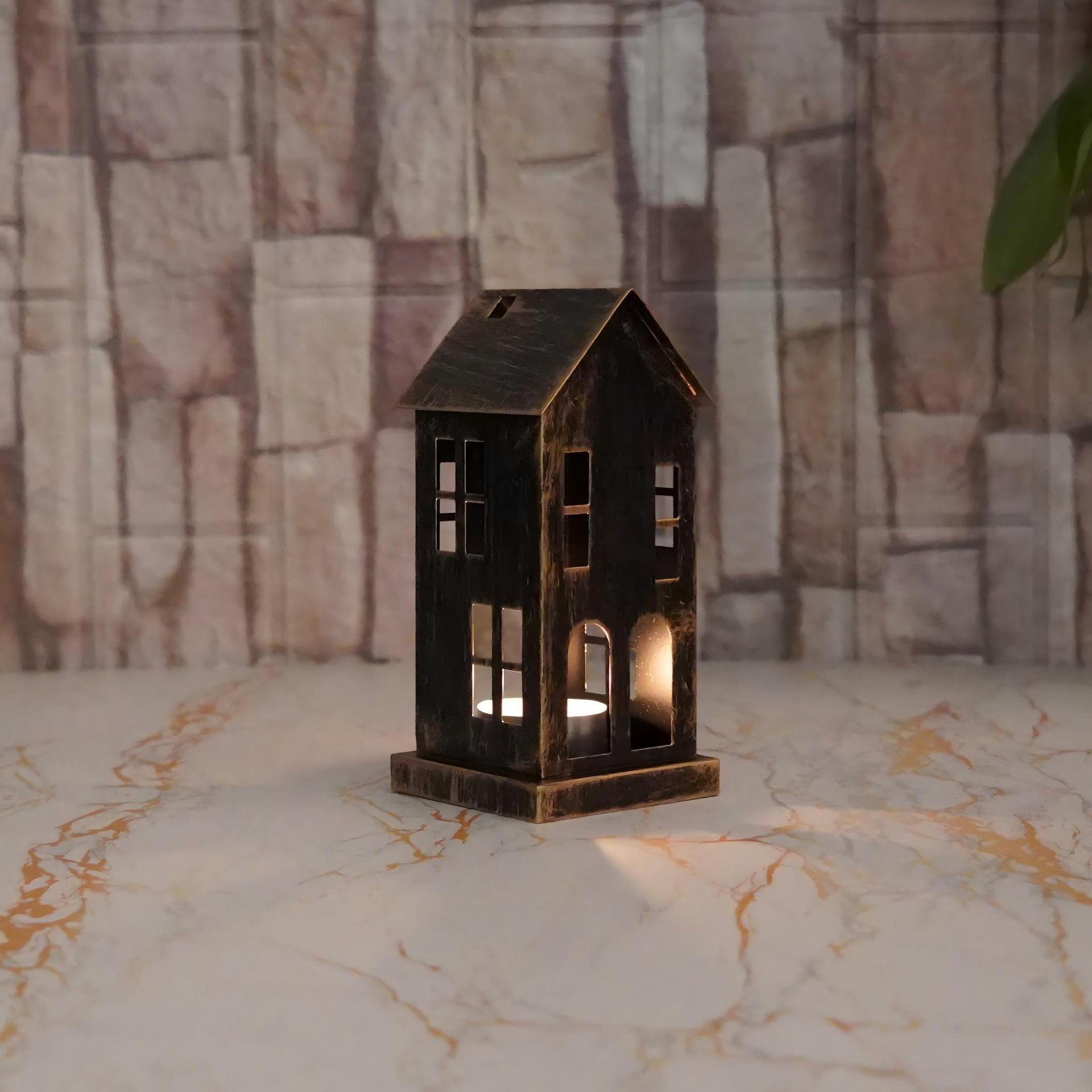 Nuevos productos transfronterizos europeos y estadounidenses hacen viejos castillos pequeños adornos candelables hierro forjado hueco casa navideña decoración de mesa candelables