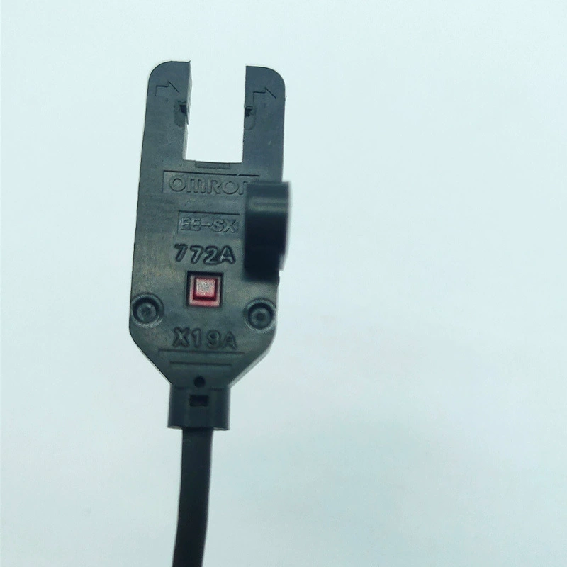 Точечный фотоэлектрический переключатель типа слота Omron EE-SX772A