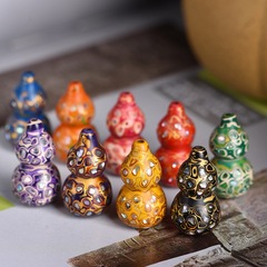 大きな漆の小さいヒョウタンの置物のペンダントの装飾品の手芸品の彩色の大きい漆の工芸品の手はヒョウタンを捻ってペンダントをつるします。