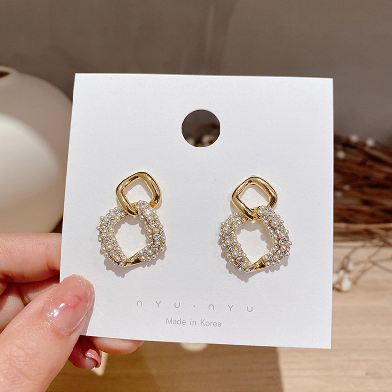 Geometric small fashionable design earrings pearl