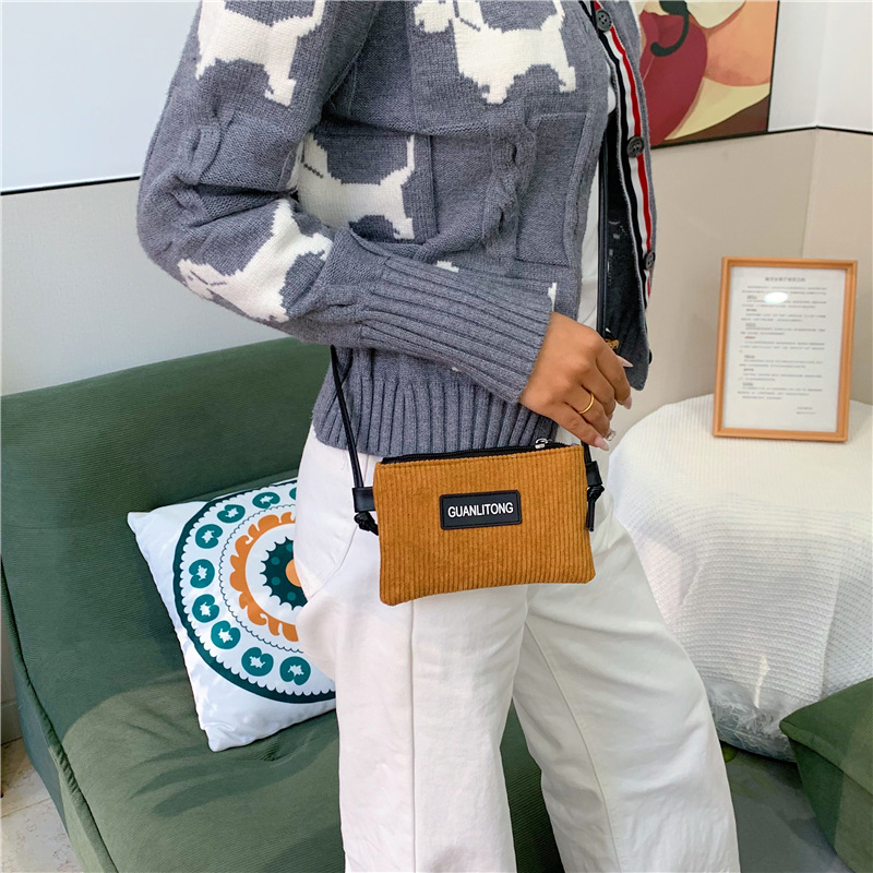 Bolsos de hombro para niños y niñas de estilo coreano ligeros mini letras de cambio bolsas de acessorios para niños de lana sólida