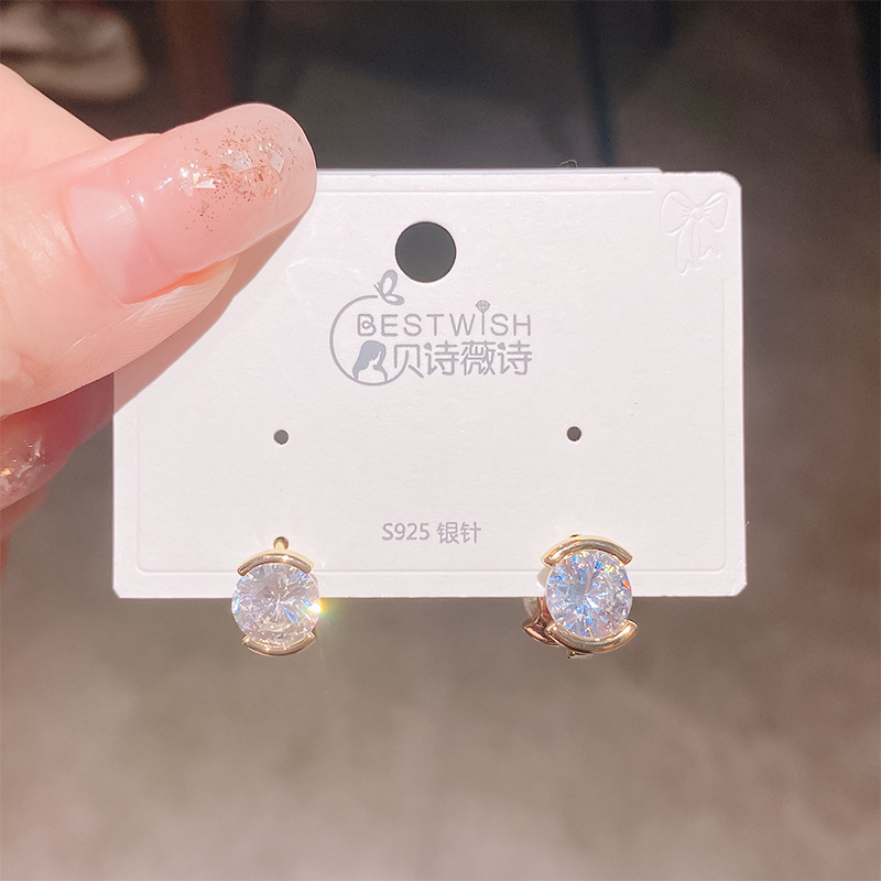 Golden three dimensional fashionable design earrings with zircon
