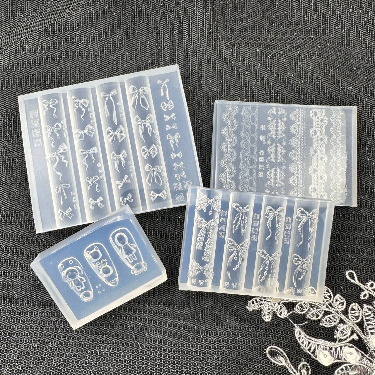 Silicone accessory for manicure