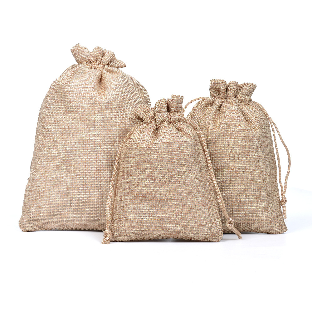 Los fabricantes transfronterizos en la bolsa de lino con cordón de stock bolsa de embalaje de lino de comercio exterior bolsa de regalo de yute bolsa de joyería