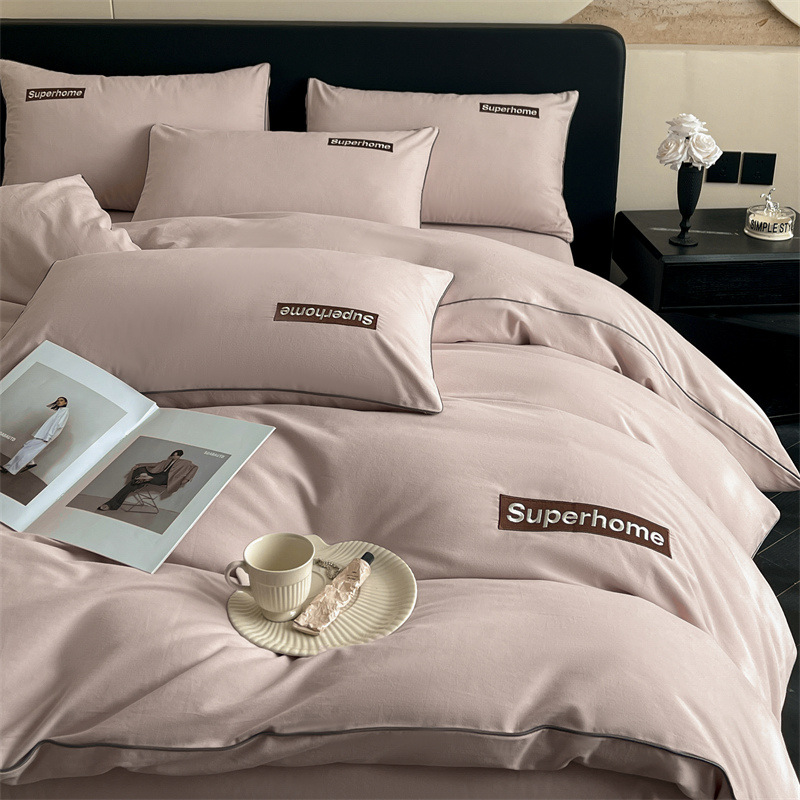 Cama cepillada de algodón puro simple de cuatro piezas de una clase de algodón materno e infantil otoño e invierno funda de edredón gruesa sábana ropa de cama de tres piezas