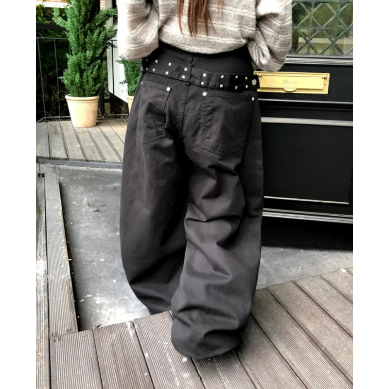 Korean Dongdaemun Stylish Design with Rivet Decoration on the Back, Cool and Trendy Loose Jeans, Wide-Leg Casual Pants in 2 Colors Korean Dongdaemun Stylish Design with Rivet Decoration on the Back, Cool and Trendy Loose Jeans, Wide-Leg Casual Pants in 2 Colors