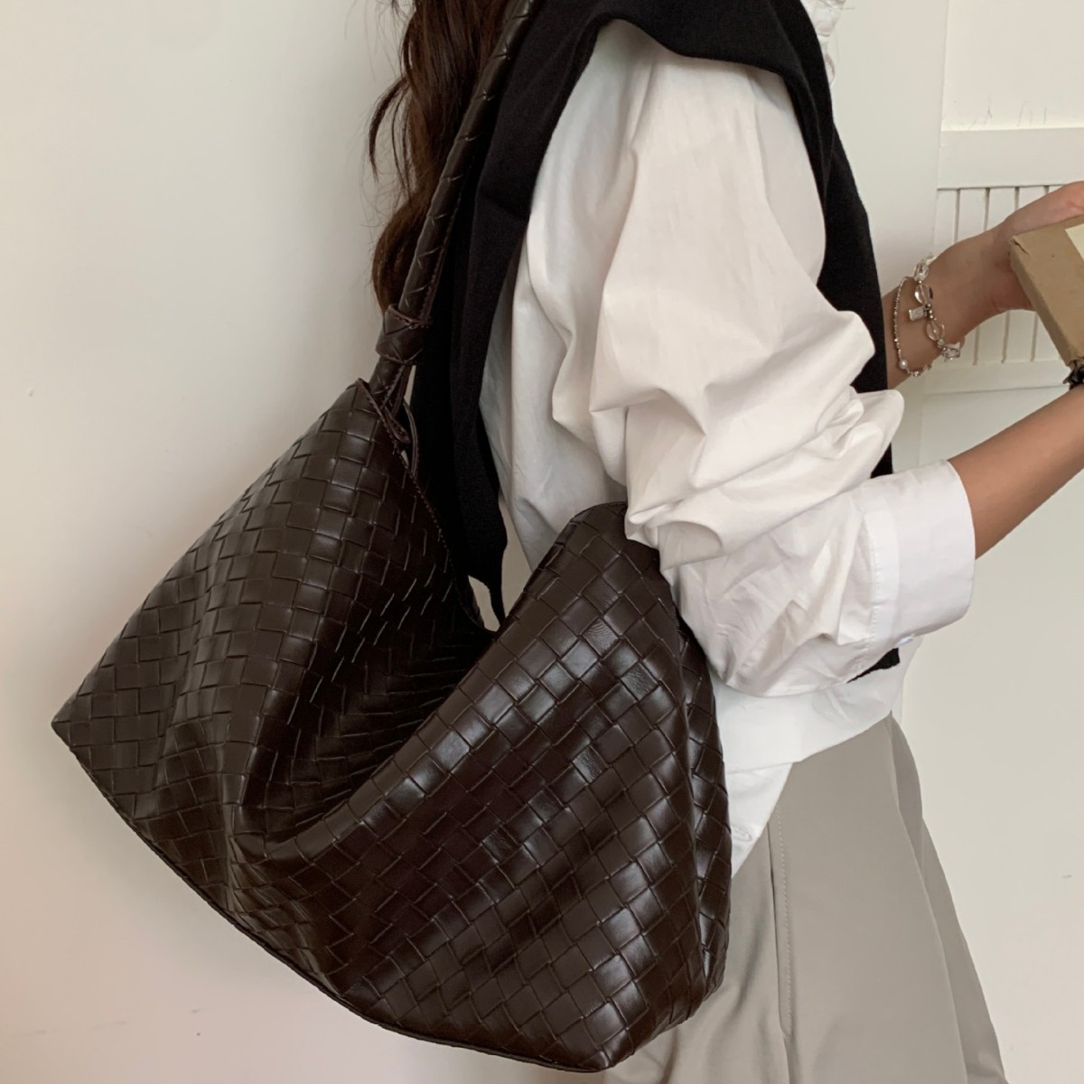 Korean Heavy-Duty Woven Women's Bag 2026 Autumn/Winter New Trendy Fashionable Retro Handbag Tote Bag Large Capacity Underarm Bag