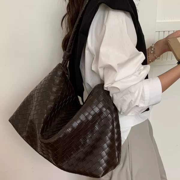 Korean Heavy-Duty Woven Women's Bag 2026 Autumn/Winter New Trendy Fashionable Retro Handbag Tote Bag Large Capacity Underarm Bag