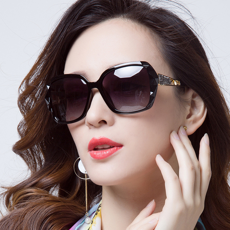 2025 New Women's Sunglasses Trendy Fashion Large Frame Sunshade Sunglasses Vacation Retro Sunglasses