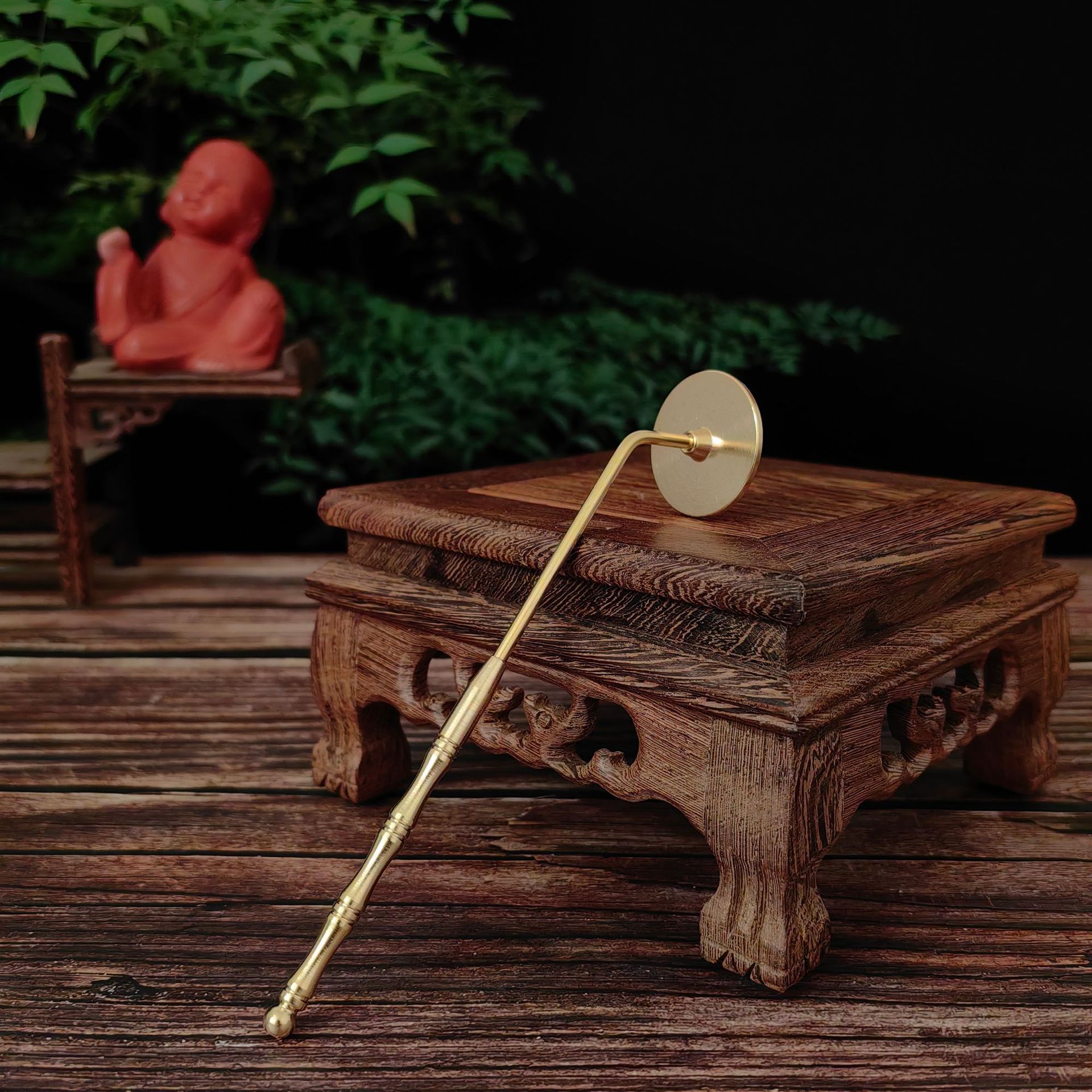 둥근 회색 압력