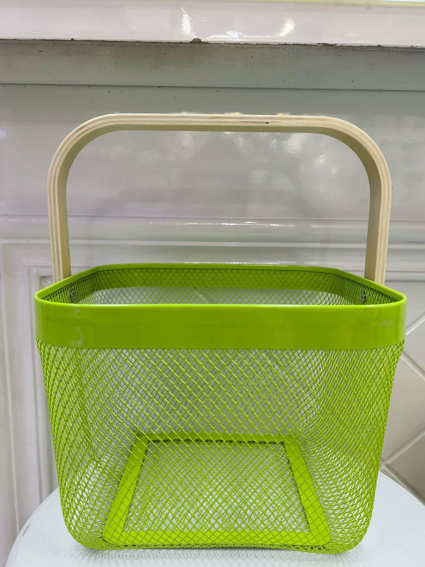 Покрытие Nordic Light Luxury Iron Art Strike Basketball Wood Handle Rolled Fruit Vegetables Basketable House Hollow Storage Basket