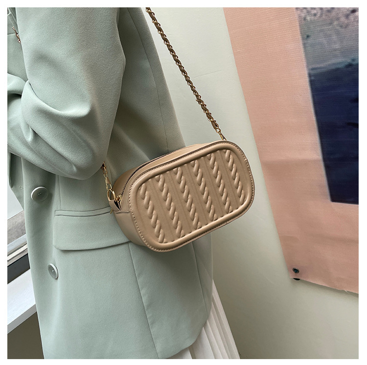 Women's Medium Pu Leather Solid Color Streetwear Zipper Shoulder Bag display picture 3