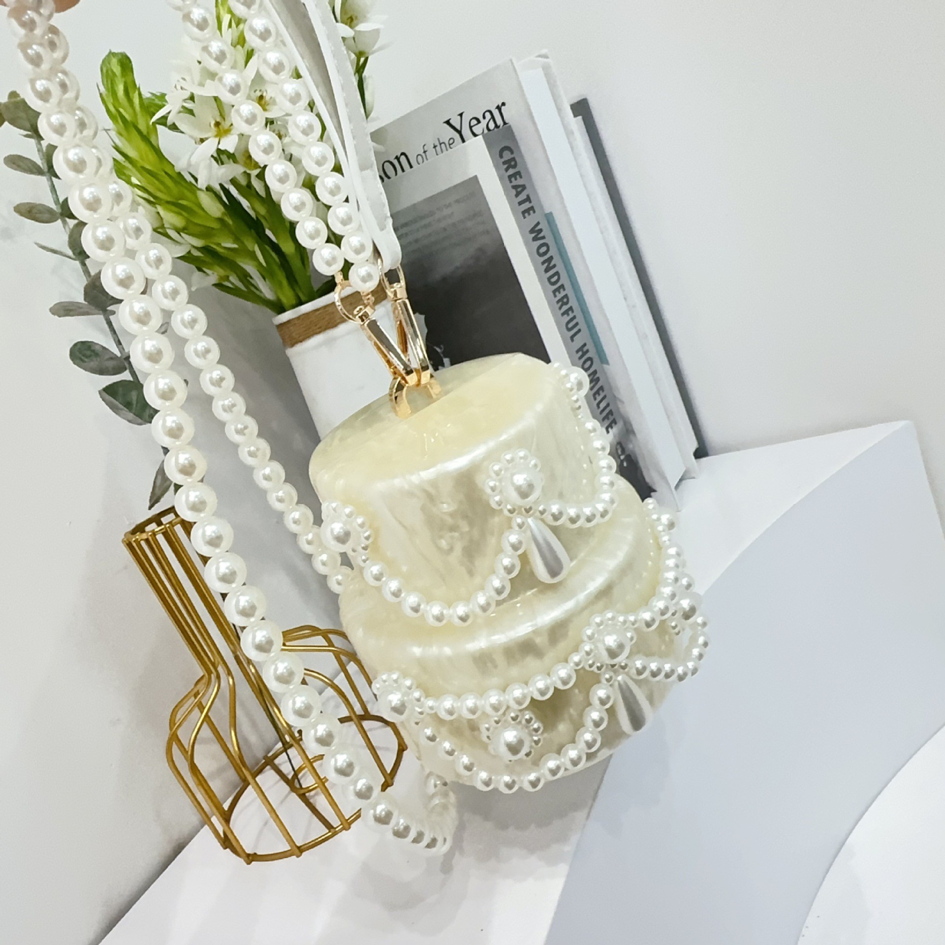 Europa y los Estados Unidos nuevas bolsas de cena de damas un solo hombro inclinado para la fiesta de bodas bolsas de mano de perlas acrílicas especiales bolsas de cena