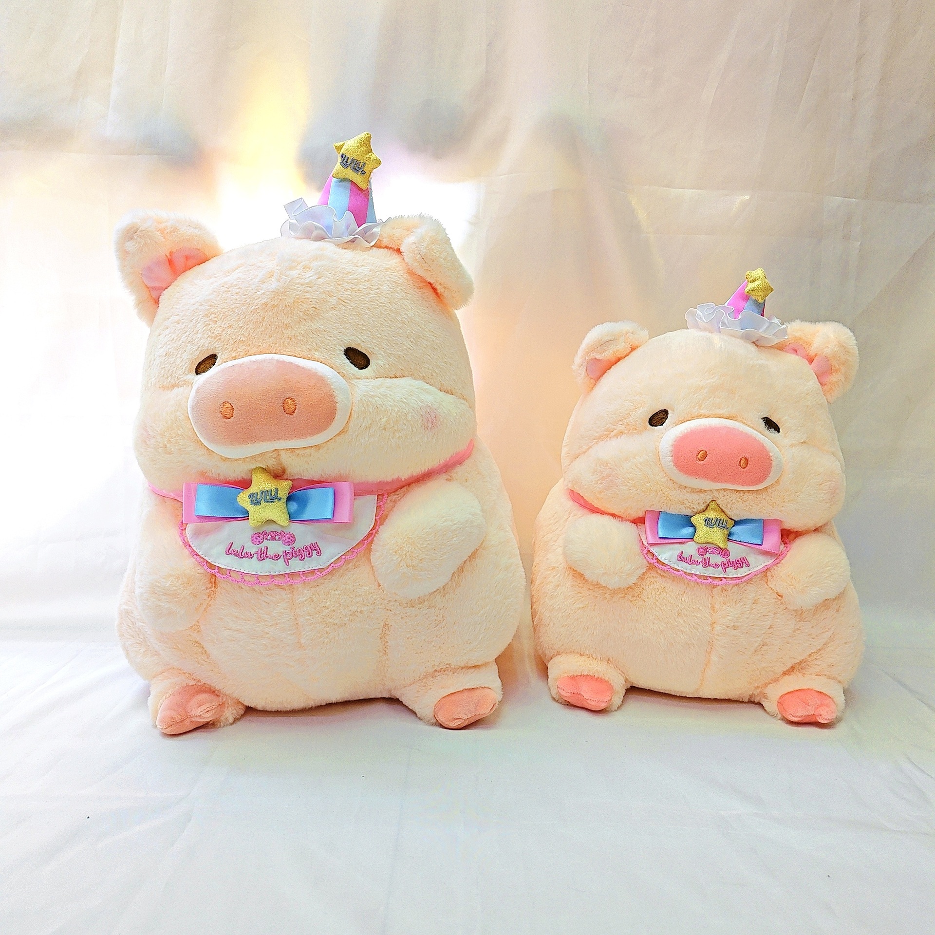 Cojín de Peluche Cerdo Lulu con Sombrero y Relleno de Algodón PP para Regalo de Cumpleaños