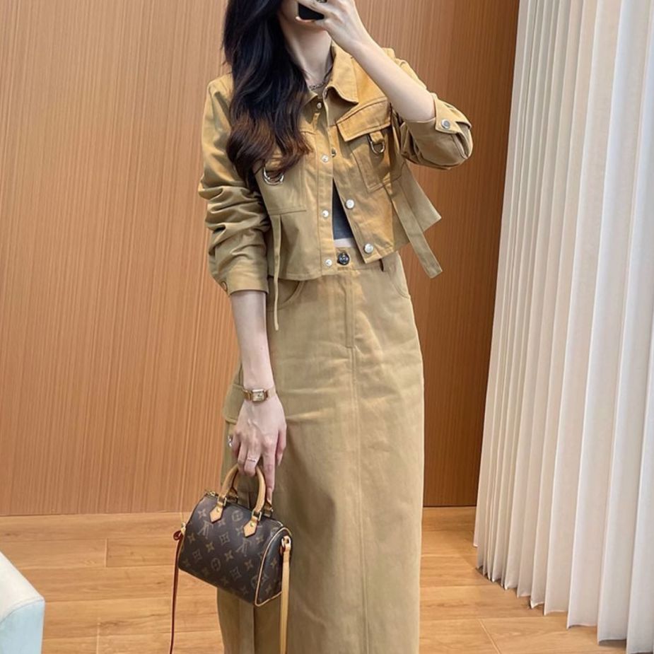 卡其色工装套装女春秋年新款女装早秋短外套+半身裙两件套潮