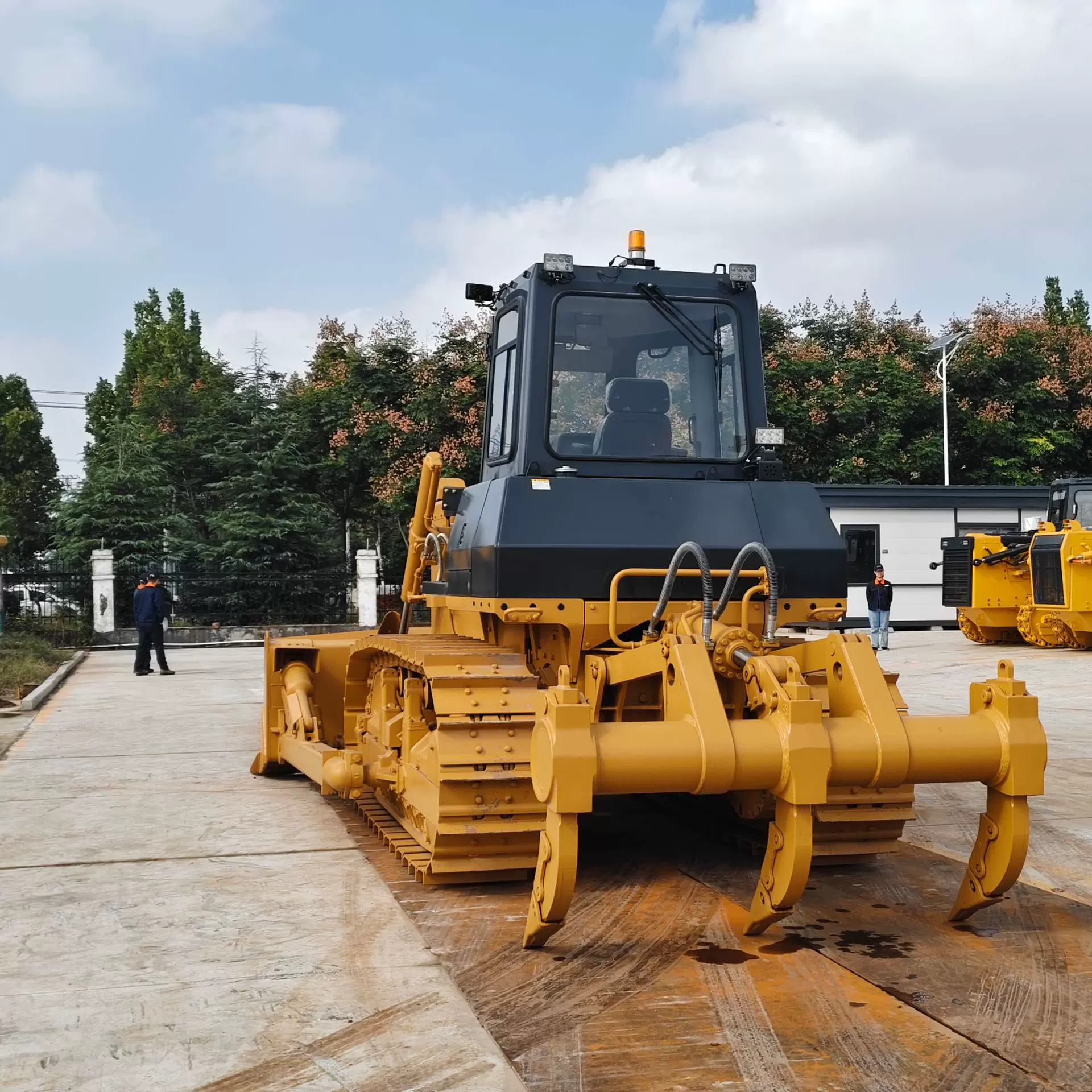 推土机工厂180马力推土机推土设备钢制履带丛林戈壁沙漠推土机