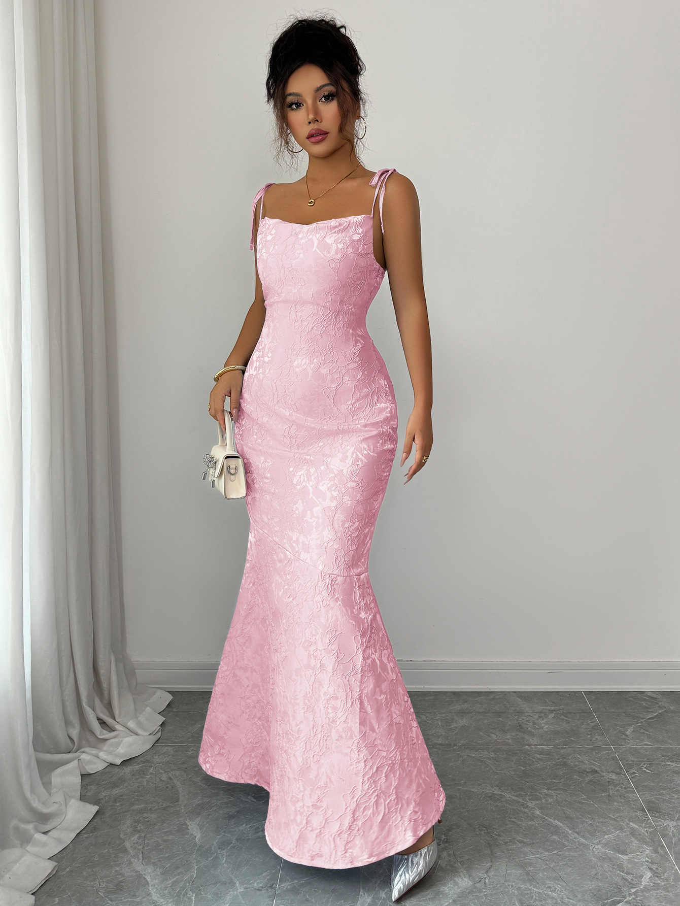 Elegant Bodycon Dress – Sleeveless Wrap Dress For Women (Chic & Versatile) – Stretchy Fabric & Flattering Fit_ecoleips.com