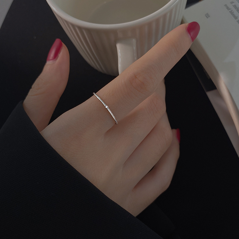 Sparkling Designer Ring For Women Sleek And Comfortable Jewelry_voghion.com