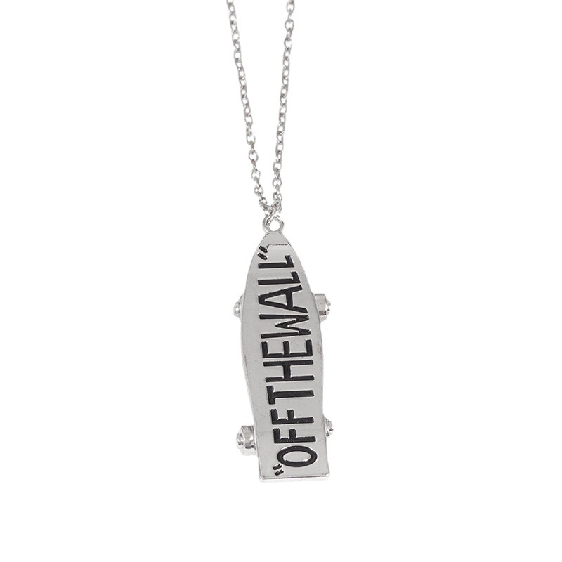 2023 Nouvelle vente chaude Street Crowd Design Longue chaîne de pull Hip Hop Collier en acier titane incolore, cool et polyvalent pour hommes et femmes_voghion.com