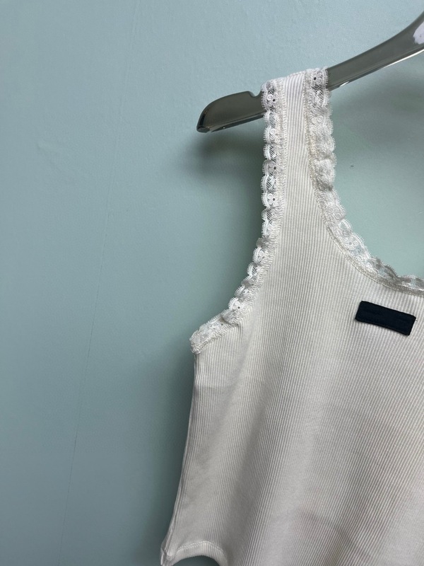 Nanyou Haute Couture 2025 新しい夏スタイル多用途ニットベストシンプルなレタースリムスタイルカラーブロックガーリースタイル|undefined