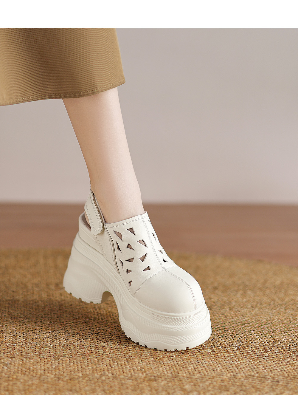 Giày sandal lỗ nữ đế xuồng platform cao 12 cm, bít mũi, dáng đế xốp nhẹ — đen, trắng chi tiết 10