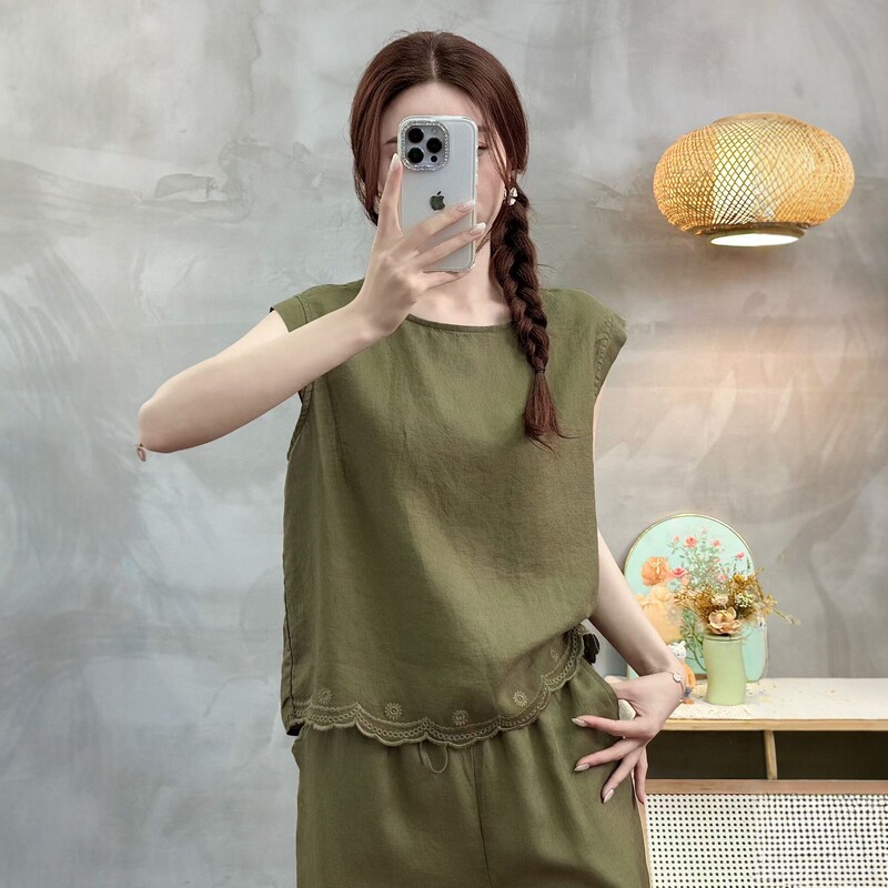 2026 Summer New Product, Artistic Retro Loose Sleeveless Top for Women, Round Neck Embroidered Lace Edge Casual Pullover Vest 2026 Summer New Product, Artistic Retro Loose Sleeveless Top for Women, Round Neck Embroidered Lace Edge Casual Pullover Vest