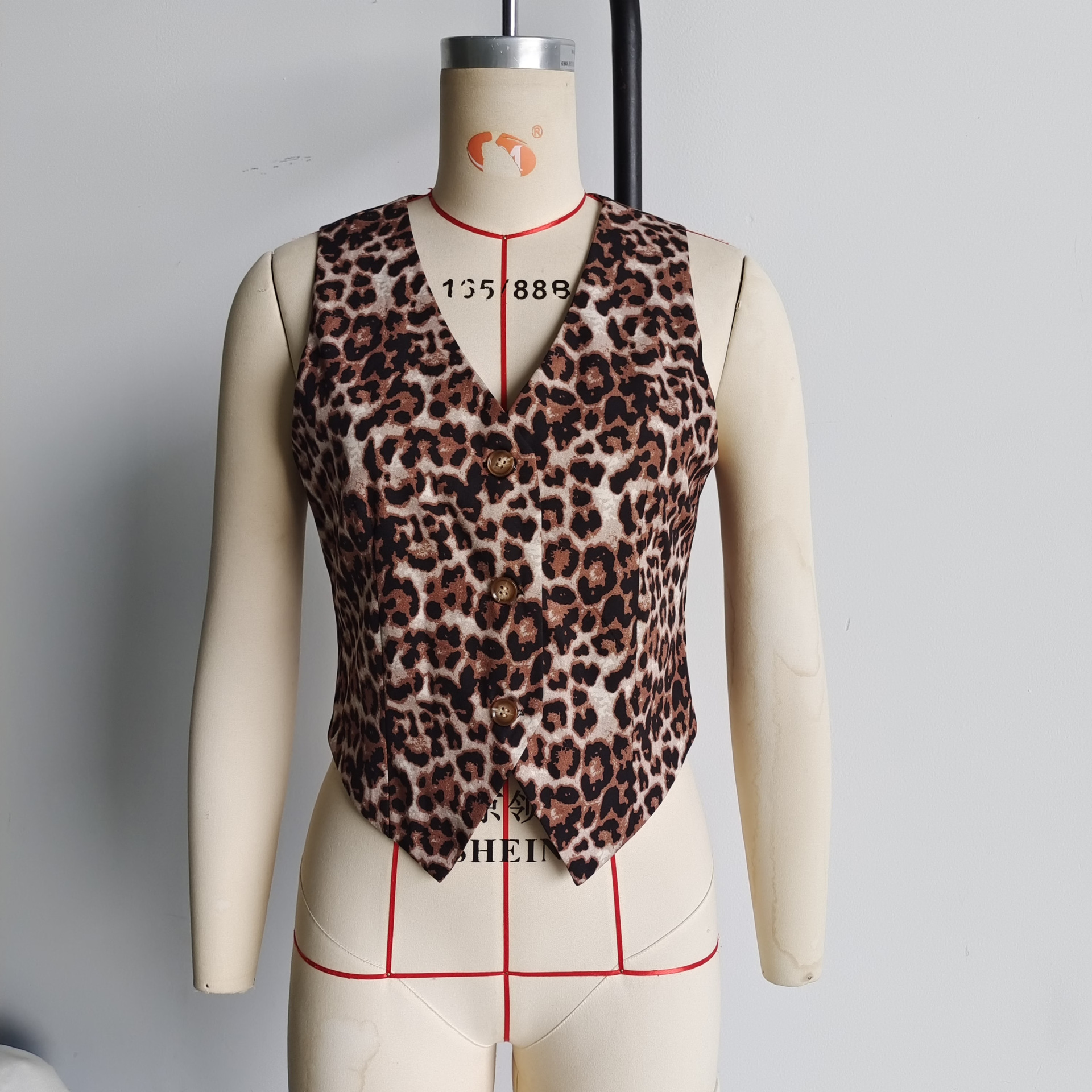 Button Design Wholesale Women's Streetwear Leopard Sleeveless Button Tank Tops