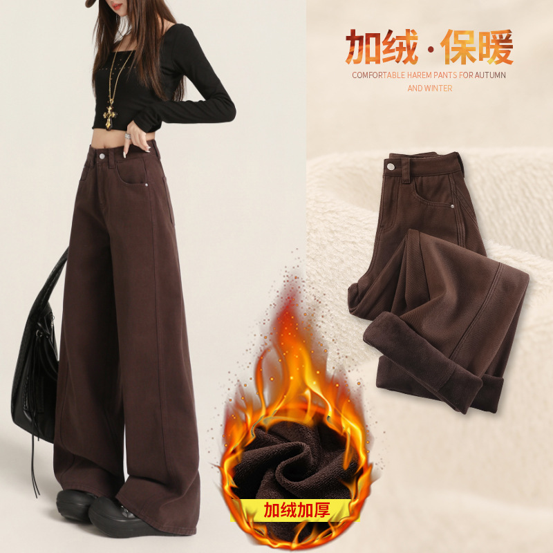 Brown fleece-lined thickened women's jeans, new autumn and winter high-waisted petite curve-cut style, slimming straight wide-leg pants