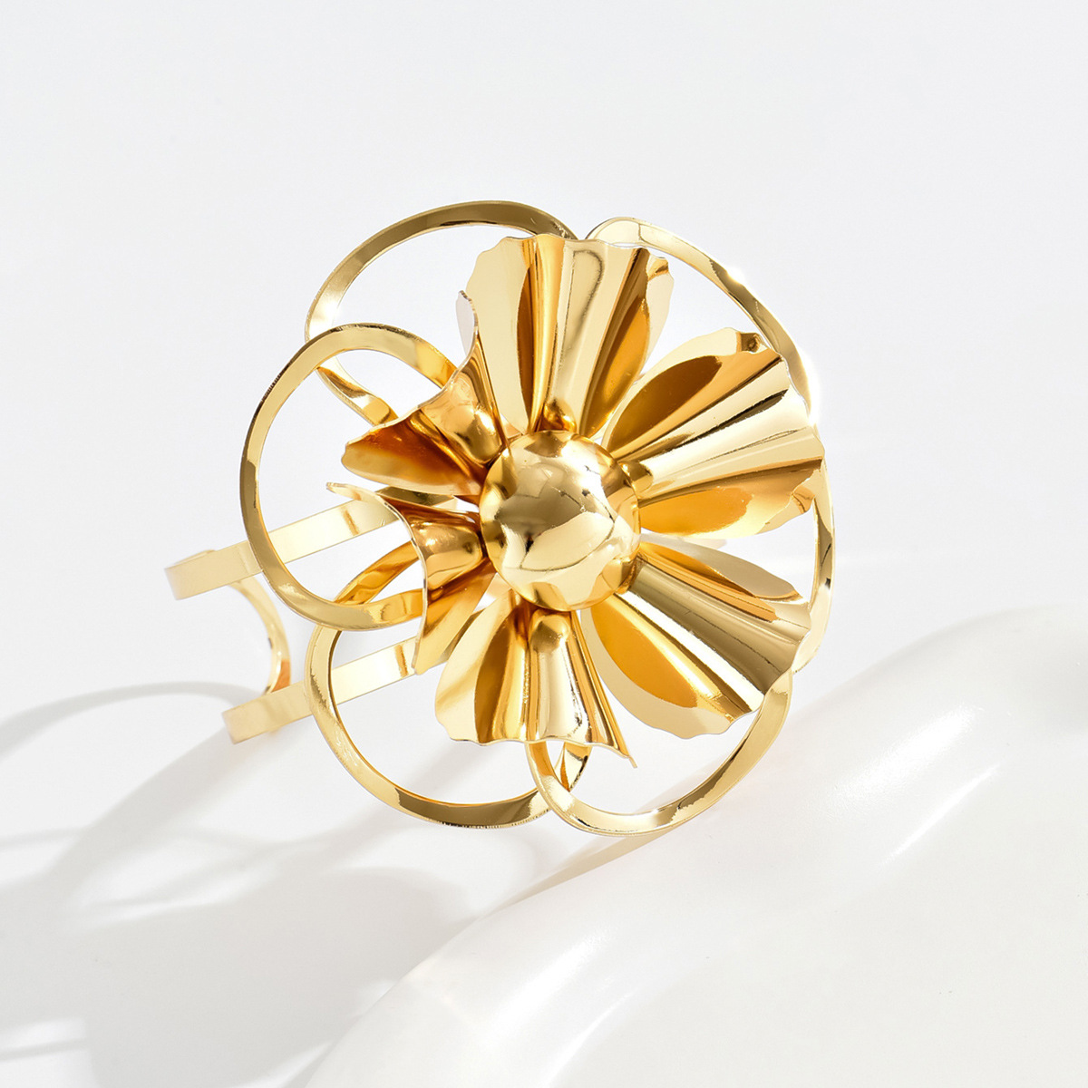 Flower Pattern Retro Flower Alloy Wholesale Bangle