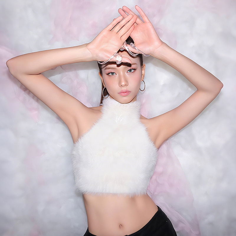 Fashionable 2025 Autumn and Winter New Women's Clothing Jisoo Zhixiu's Same Style Sexy Sweet and Spicy Plush Sleeveless Halter Vest