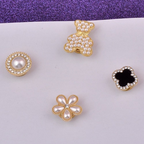 Internet celebrity fashion traceless magnet buckle pearl brooch popular does not hurt clothes anti-leak buckle magnet stone jewelry wholesale